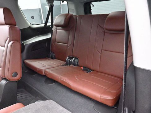 Used 2019 Chevrolet Suburban Premier w/ Premier Plus Edition image 38