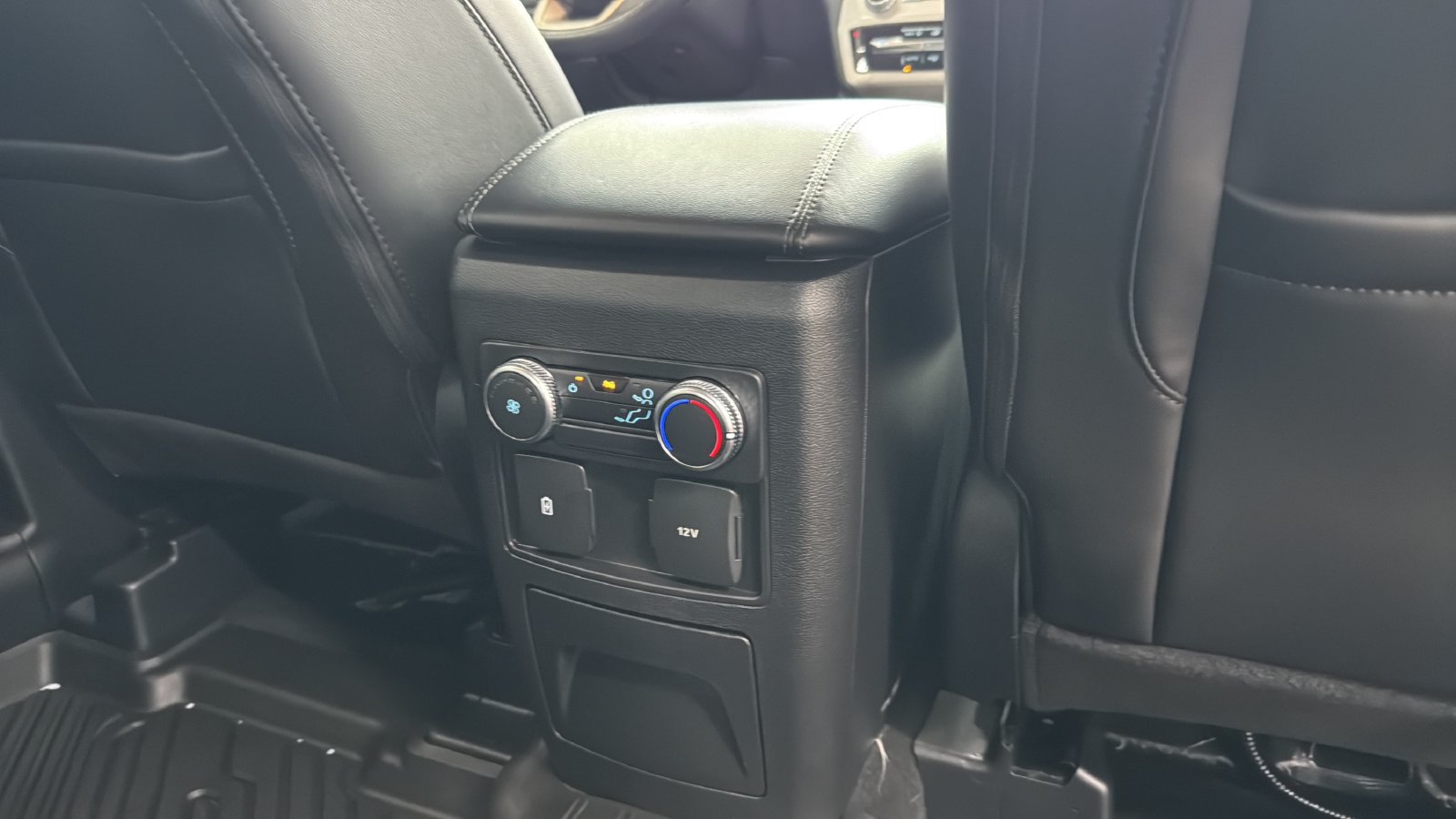 Used 2022 Ford Explorer XLT w/ Equipment Group 202A RWD image 22