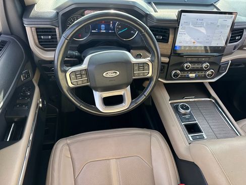 Used 2024 Ford Expedition Limited image 17