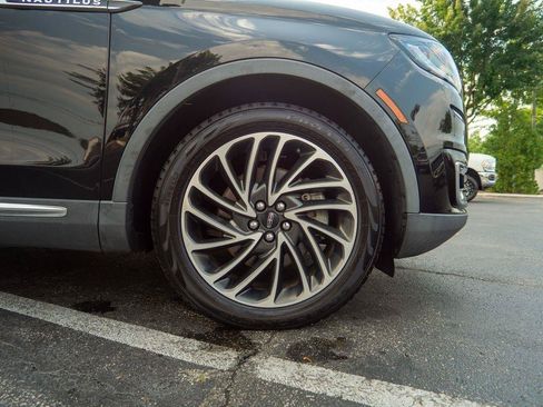 Used 2019 Lincoln Nautilus Reserve FWD image 12