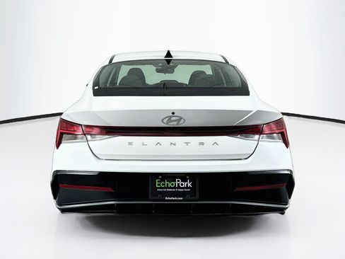 Used 2024 Hyundai Elantra SEL w/ Convenience Package FWD image 7