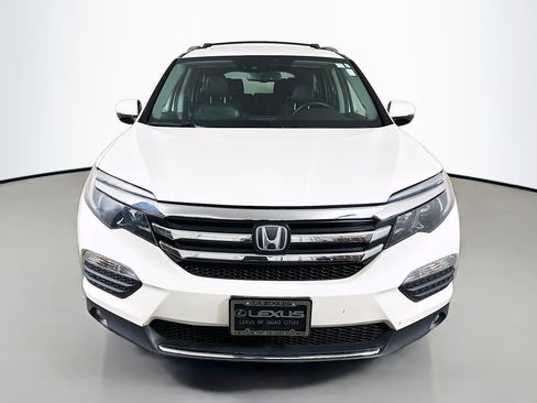 Used 2017 Honda Pilot Elite image 2