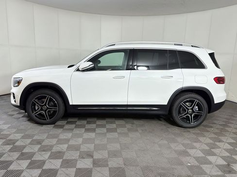 Used 2026 Mercedes-Benz GLB 250 4MATIC image 2
