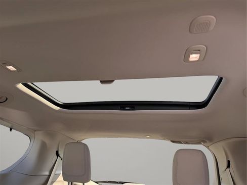 Used 2018 Chrysler Pacifica Limited w/ Advanced Safetytec Group FWD image 32