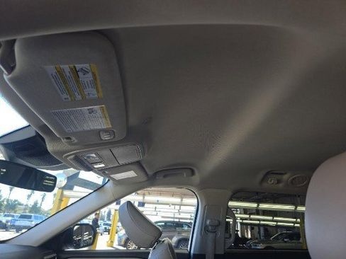 Used 2024 Ford Explorer Limited image 10