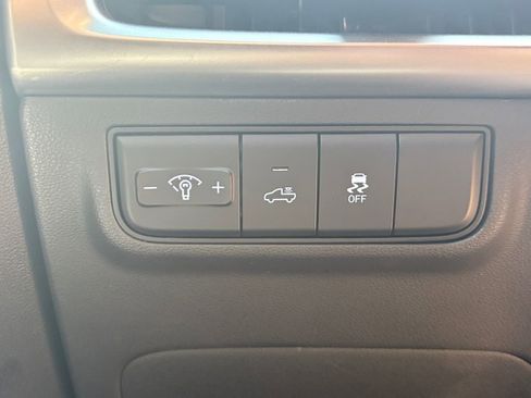 Certified 2025 Hyundai Santa Cruz SE image 3