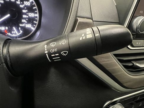 Used 2025 Nissan Altima 2.5 SV image 34