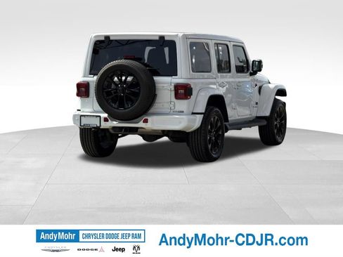 Used 2022 Jeep Wrangler Unlimited Sahara AWD/4WD image 7