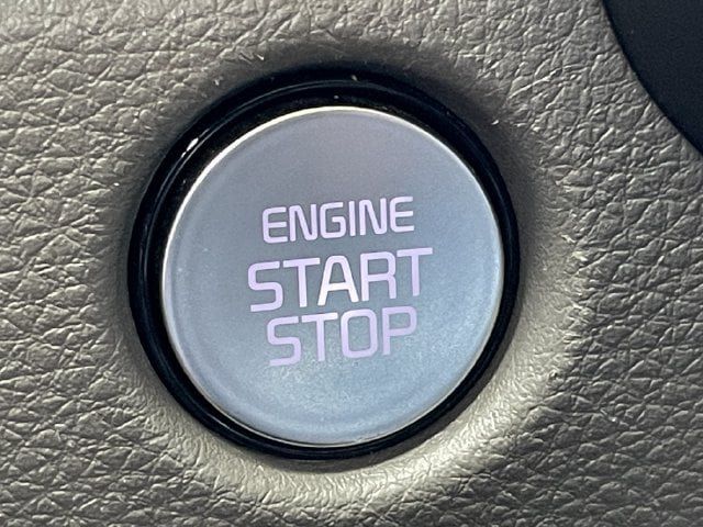 Used 2025 Kia Carnival FWD image 21