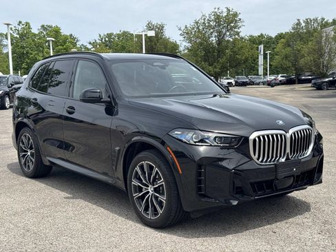 Used 2024 BMW X5 xDrive40i w/ M Sport Package AWD/4WD image 3