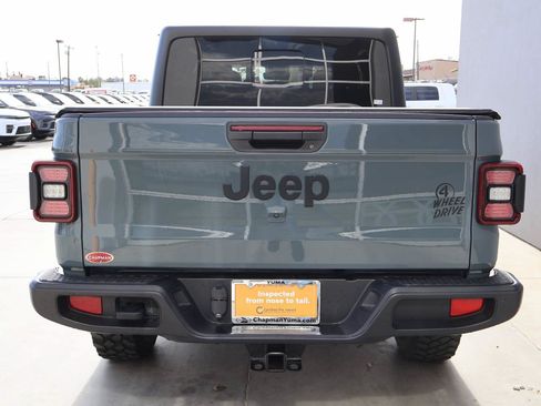 Used 2024 Jeep Gladiator Sport AWD/4WD image 4
