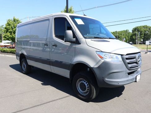 Used 2024 Mercedes-Benz Sprinter 2500 image 7