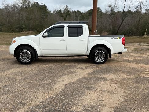 Used 2017 Nissan Frontier PRO-4X w/ Pro-4x Luxury Package image 2