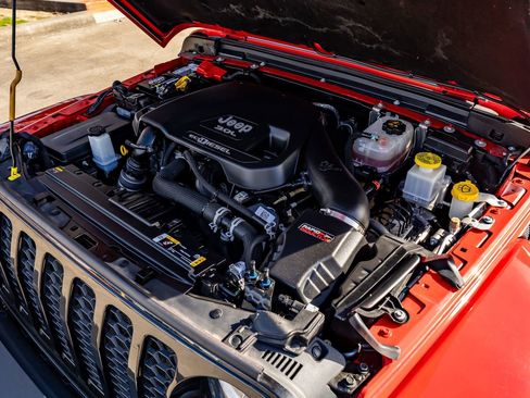 Used 2022 Jeep Gladiator Sport image 38