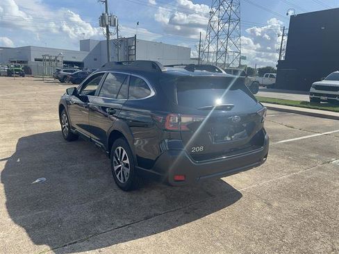 Used 2024 Subaru Outback Premium AWD/4WD image 1