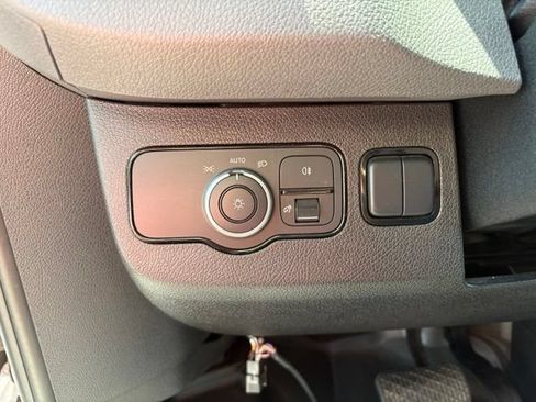 Used 2025 Mercedes-Benz Sprinter 2500 image 19