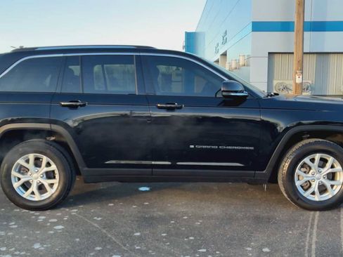 Used 2023 Jeep Grand Cherokee Limited image 9