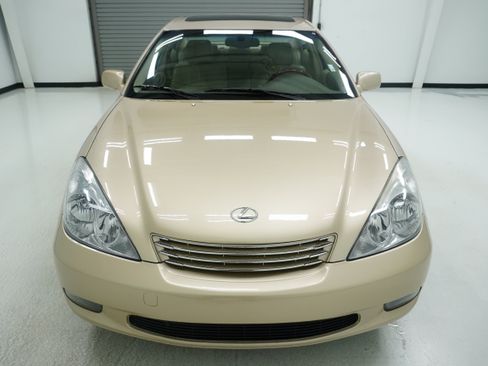 Used 2004 Lexus ES 330 w/ Premium Pkg FWD image 2
