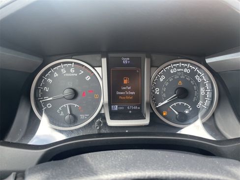 Used 2018 Toyota Tacoma SR5 image 17