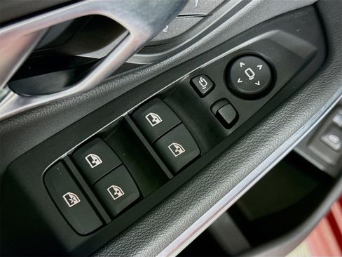 Used 2025 BMW 330i Sedan w/ M Sport Package image 18