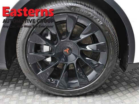 Used 2020 Tesla Model Y Long Range image 28