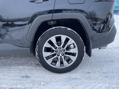 Certified 2019 Toyota RAV4 XLE Premium AWD/4WD image 10