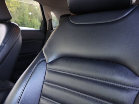 Used 2024 Ford Edge SEL AWD/4WD image 16