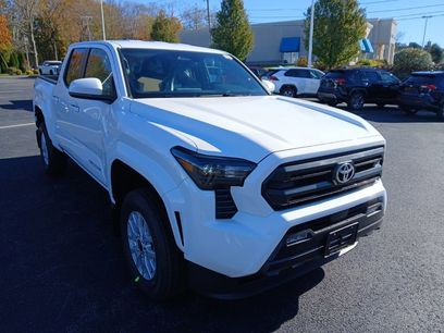 New 2025 Toyota Tacoma SR5