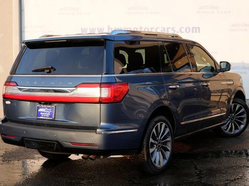 Used 2019 Lincoln Navigator Select image 3