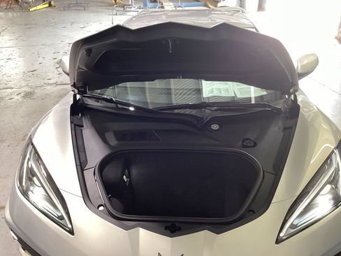 Used 2021 Chevrolet Corvette Stingray Coupe w/ Z51 Performance Package RWD image 10