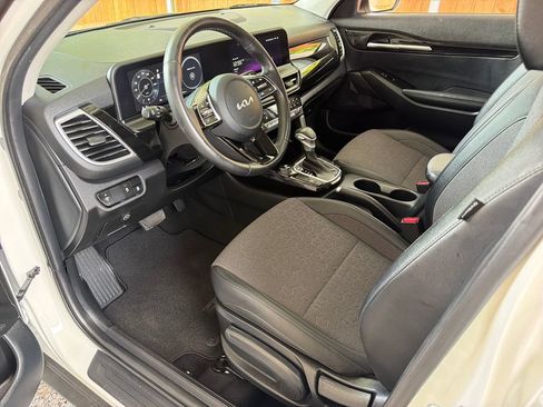 Used 2024 Kia Seltos S FWD image 2