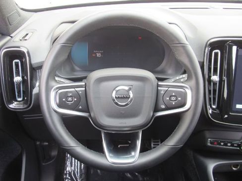 Used 2022 Volvo XC40 P8 Recharge Plus image 34