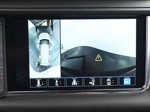 Used 2023 GMC Yukon XL Denali AWD/4WD image 31