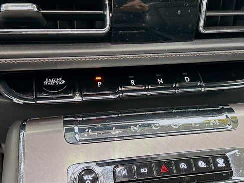 Used 2025 Lincoln Aviator AWD image 17