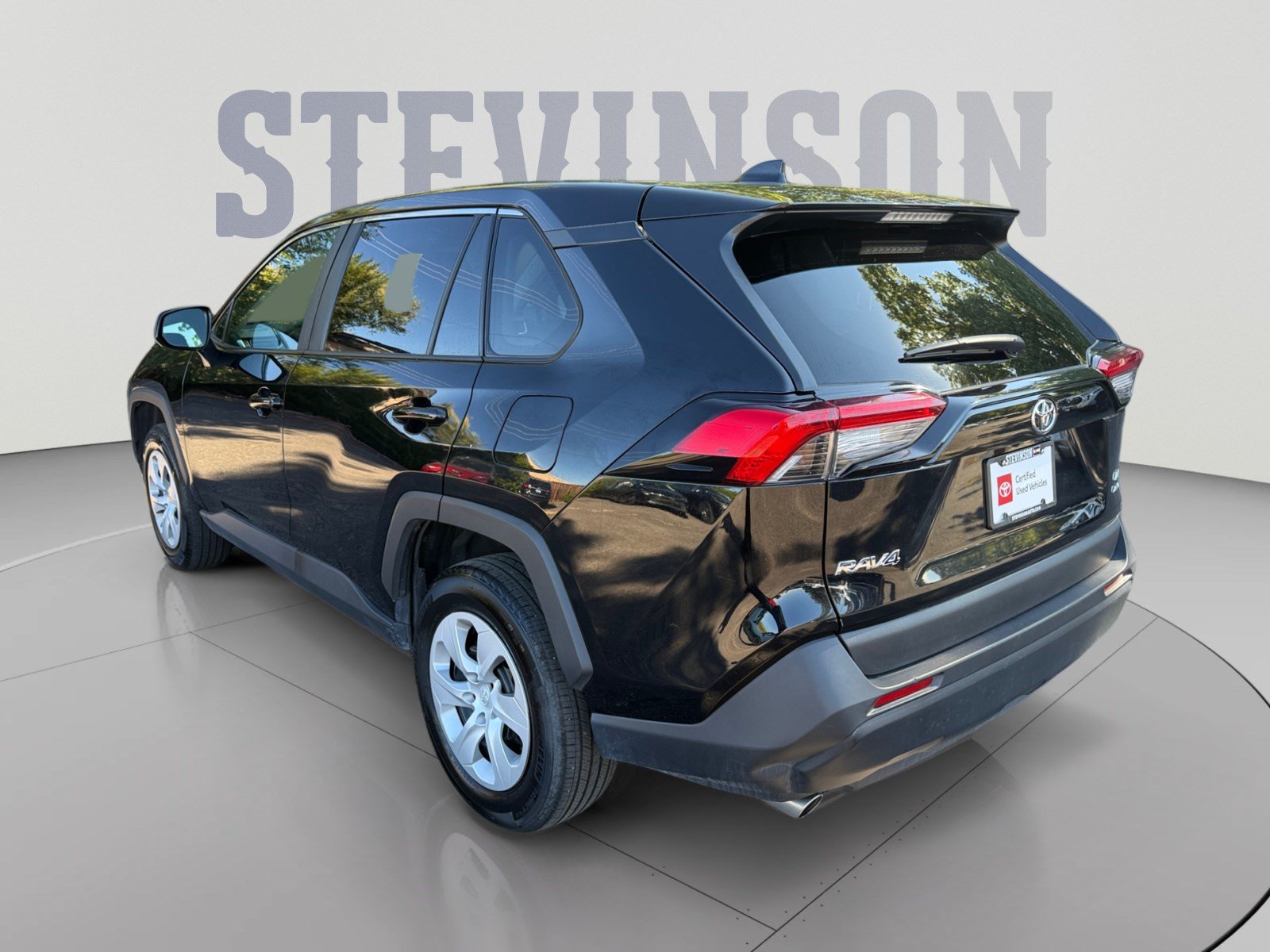 Used 2025 Toyota RAV4 LE AWD/4WD image 3