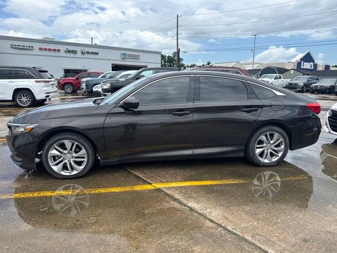 Used 2018 Honda Accord LX image 9