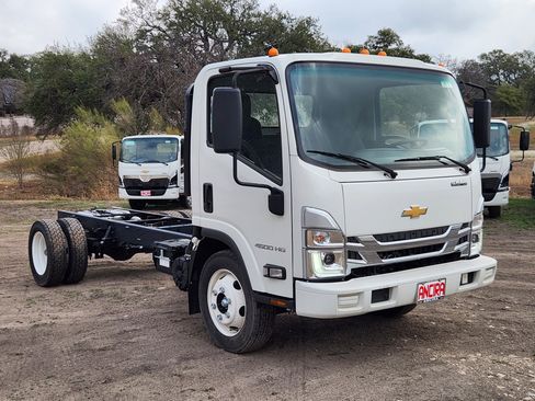 New 2025 Chevrolet Low Cab Forward image 1