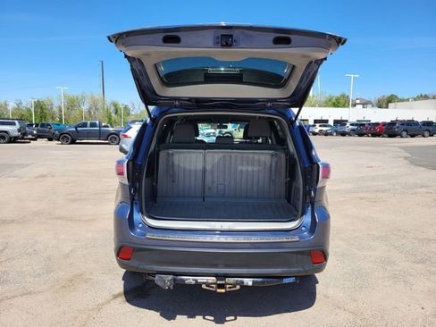Used 2016 Toyota Highlander LE AWD/4WD image 28