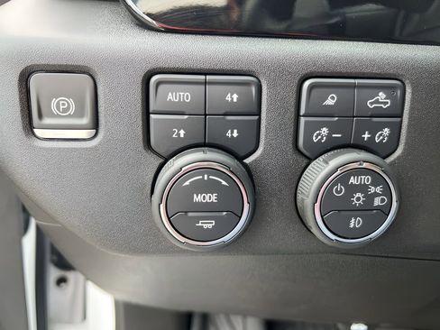 Certified 2024 Chevrolet Silverado 1500 LTZ image 18