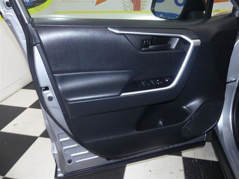 Used 2022 Toyota RAV4 LE image 22