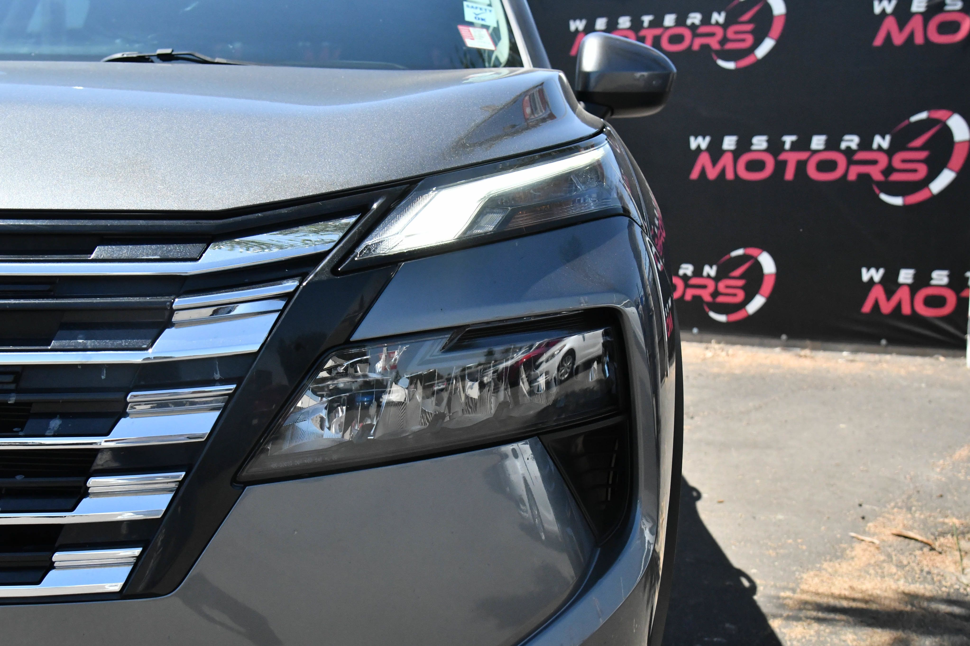 Used 2025 Nissan Rogue SV AWD/4WD image 11