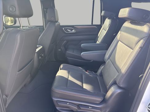 Used 2023 Chevrolet Suburban High Country image 14