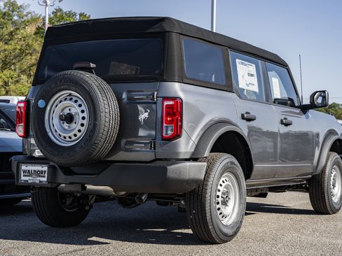 New 2025 Ford Bronco 4-Door image 5