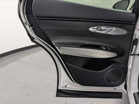 Used 2022 Genesis GV70 2.5T w/ Select Package image 14