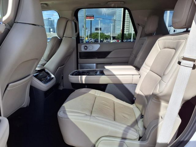Used 2019 Lincoln Navigator Reserve AWD/4WD image 5