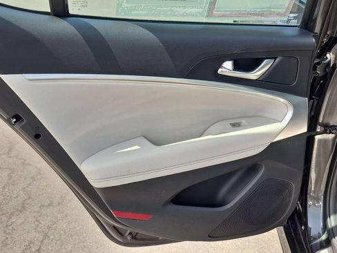 Used 2025 Genesis G70 2.5T RWD image 27