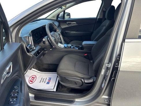 Used 2023 Kia Sportage LX image 10