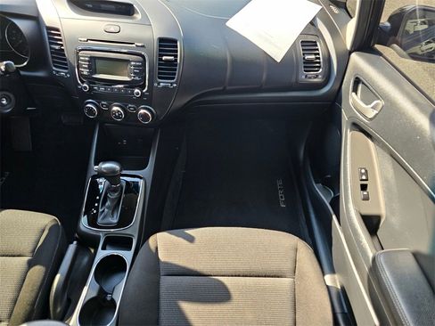 Used 2017 Kia Forte LX image 14