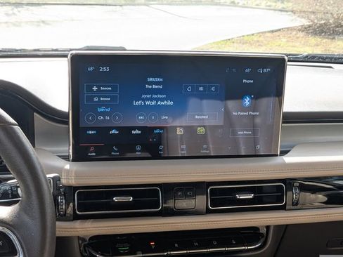 Used 2022 Lincoln Nautilus FWD w/ Premium Package image 16