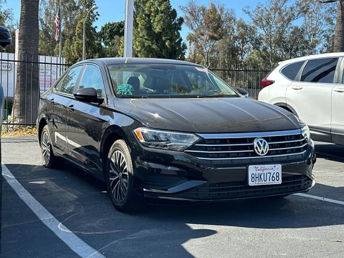 Used 2019 Volkswagen Jetta SE FWD image 4